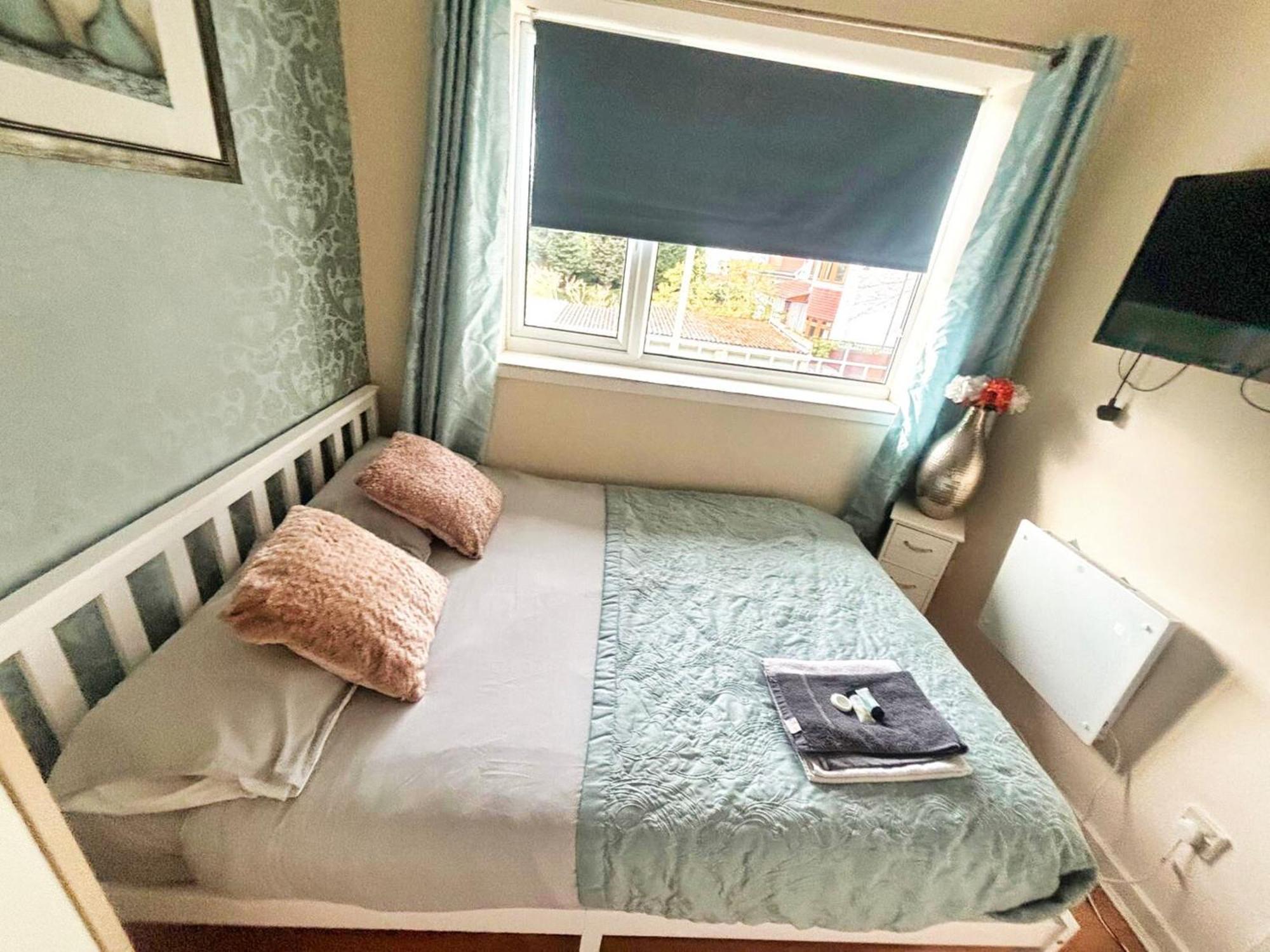 Doncaster - Boswell - Large Balcony Apartment - 2 Double Beds - 2 Bedrooms - Close To Town & Racecourse - Off Street Parking 2 Cars - Fast Wifi Extérieur photo