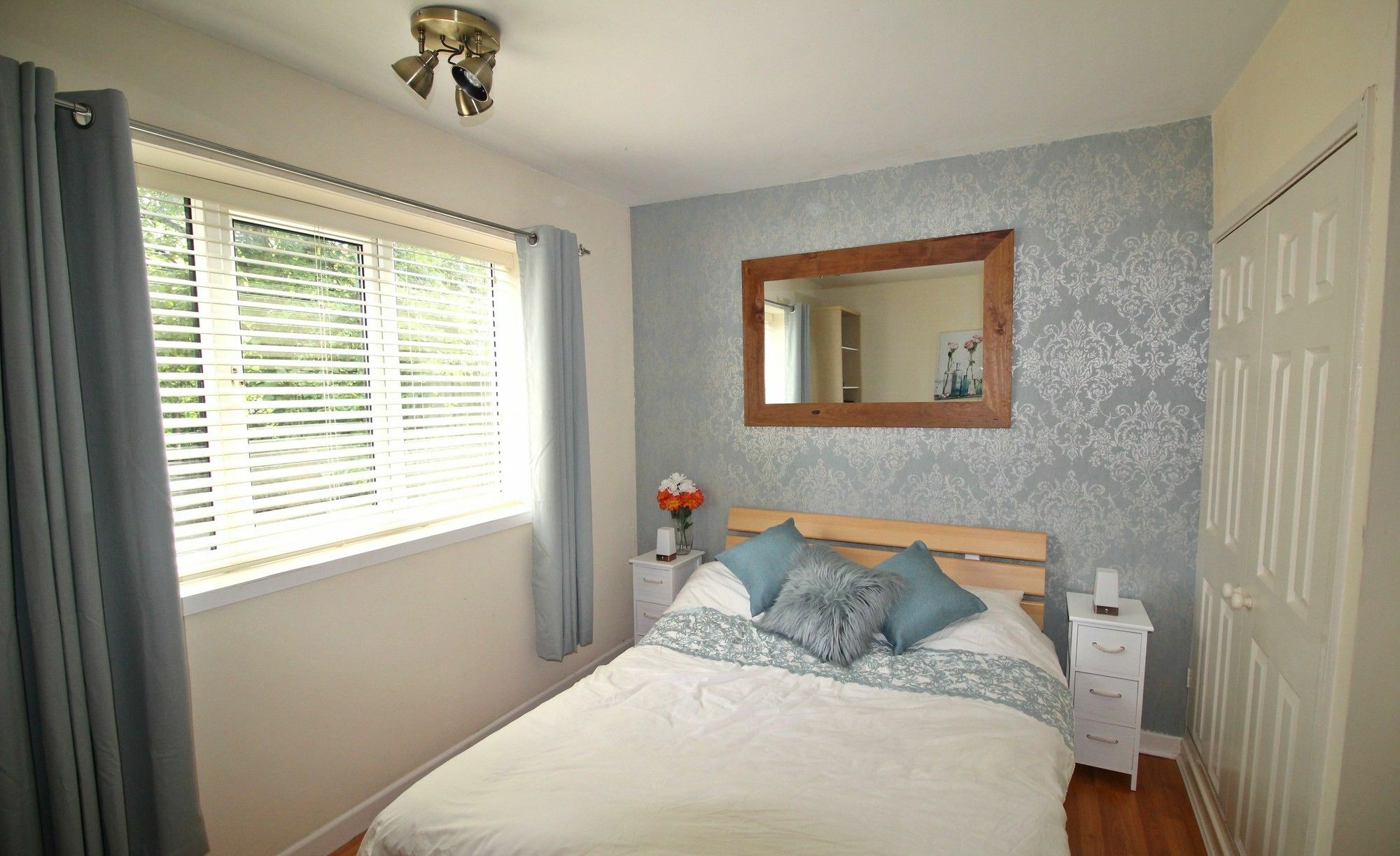 Doncaster - Boswell - Large Balcony Apartment - 2 Double Beds - 2 Bedrooms - Close To Town & Racecourse - Off Street Parking 2 Cars - Fast Wifi Extérieur photo